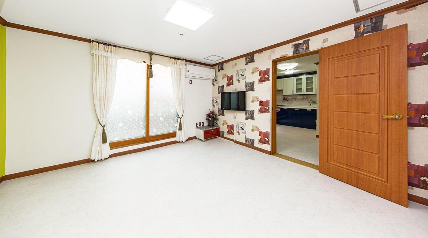 Daecheon Jeulgeoun Pension ボリョン 部屋 写真